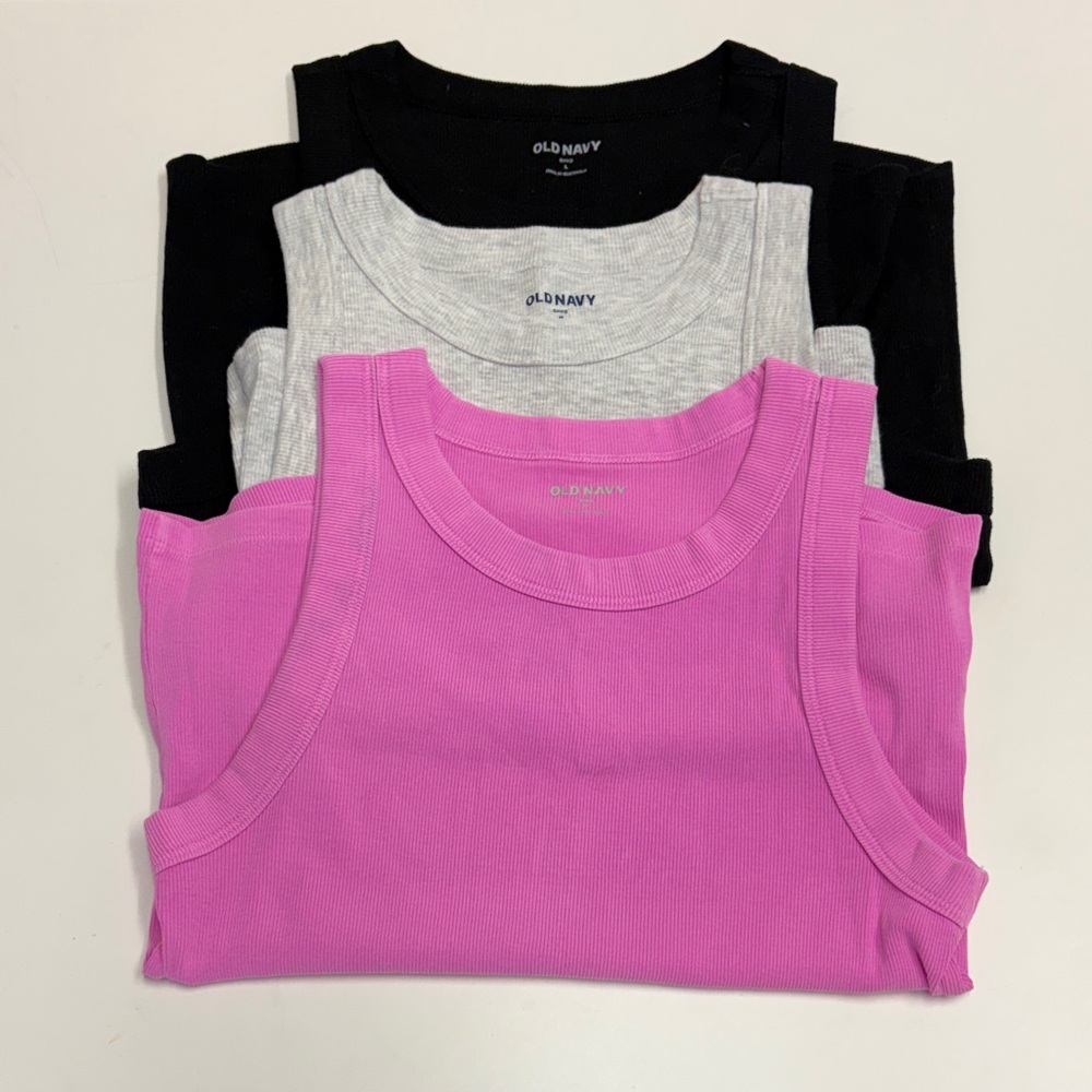 bundle old navy snug tanks! 🩷🖤🩶